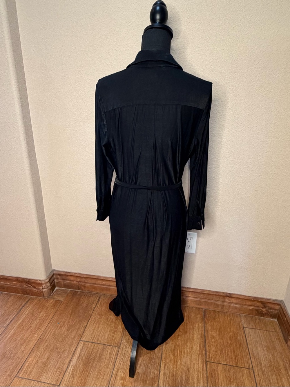 L'AGENCE Elegant Black Collared Maxi Shirt Dress with Waist Tie Sz. S - Picture 3 of 6